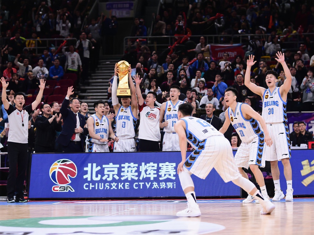 北京北汽强势挺进CBA总决赛 在篮球迷的热切期待中,北京北汽男篮凭借出
