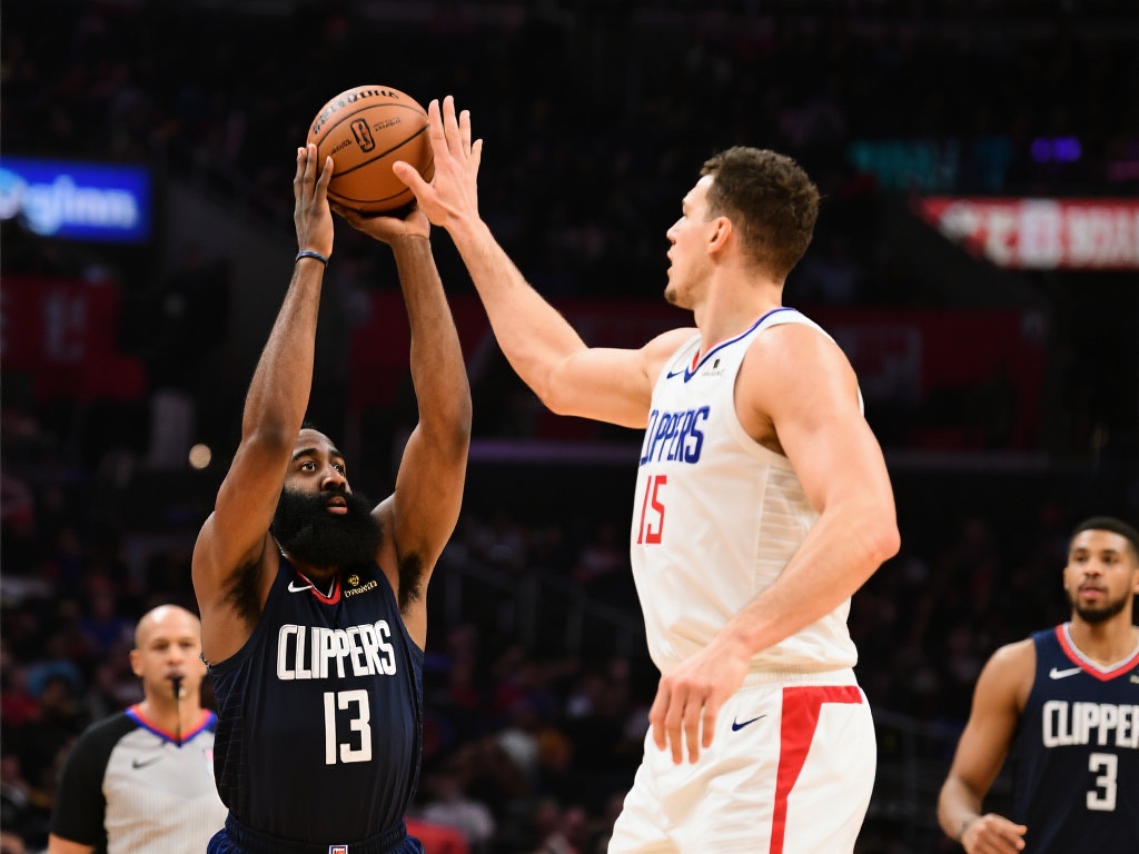 哈登击地妙传助攻祖巴茨 快船扩大领先优势至13分 快船和鹈鹕的这场对决也提醒我们,篮球比赛